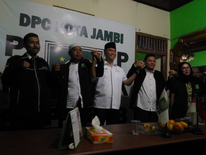 Fasha ketika mendaftar di kantor DPC PKB Kota Jambi, beberapa waktu lalu.